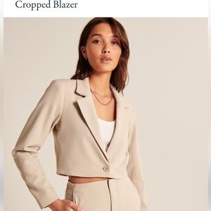 Abercrombie & Fitch Cropped Blazer